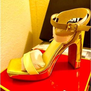 NEW !! In fashion , DKNY“ SUMMER HEELS